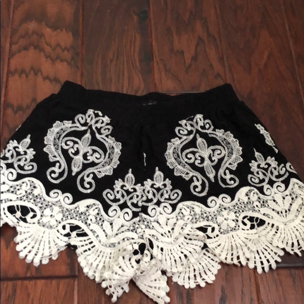 Romeo + Juliet Couture Soft Shorts